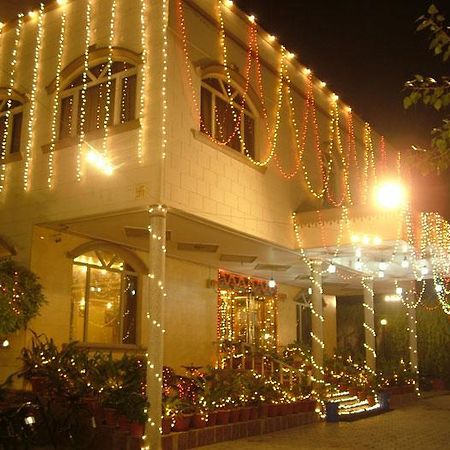 Hotel Sheetal Regency,Near Janambhumi Матура Екстериор снимка