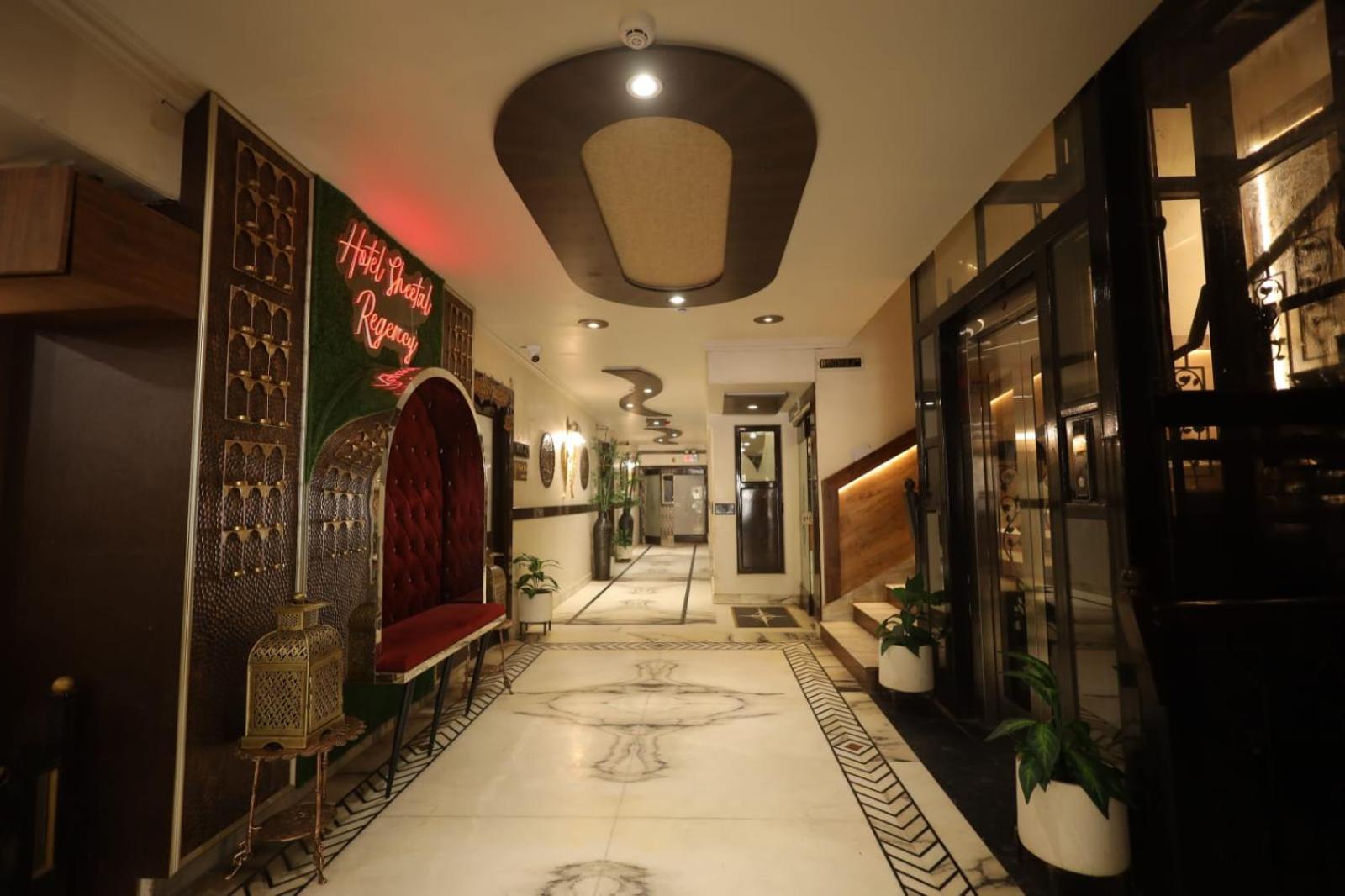 Hotel Sheetal Regency,Near Janambhumi Матура Екстериор снимка
