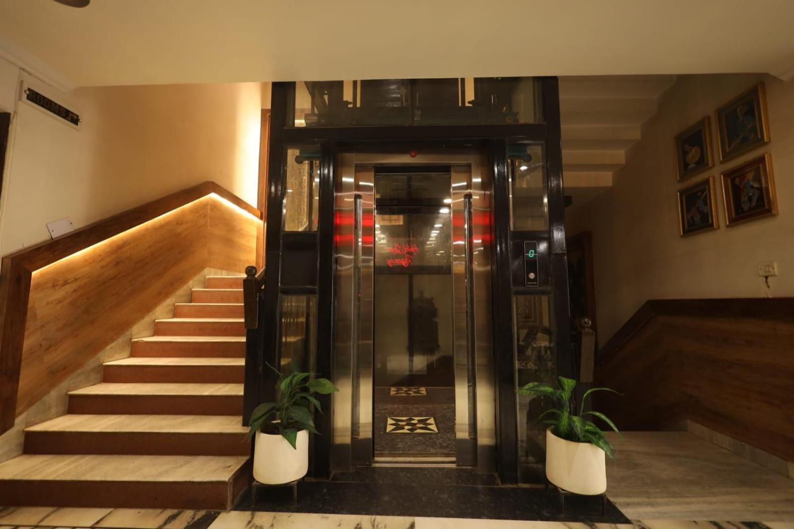 Hotel Sheetal Regency,Near Janambhumi Матура Екстериор снимка