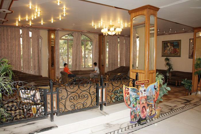 Hotel Sheetal Regency,Near Janambhumi Матура Екстериор снимка