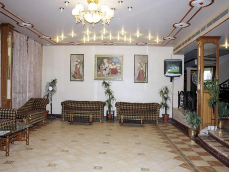 Hotel Sheetal Regency,Near Janambhumi Матура Екстериор снимка