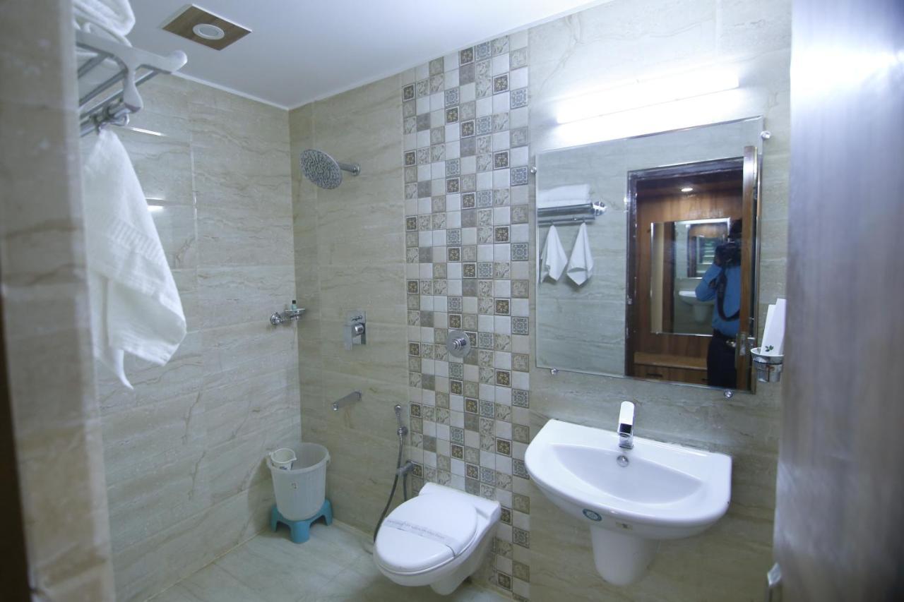 Hotel Sheetal Regency,Near Janambhumi Матура Екстериор снимка
