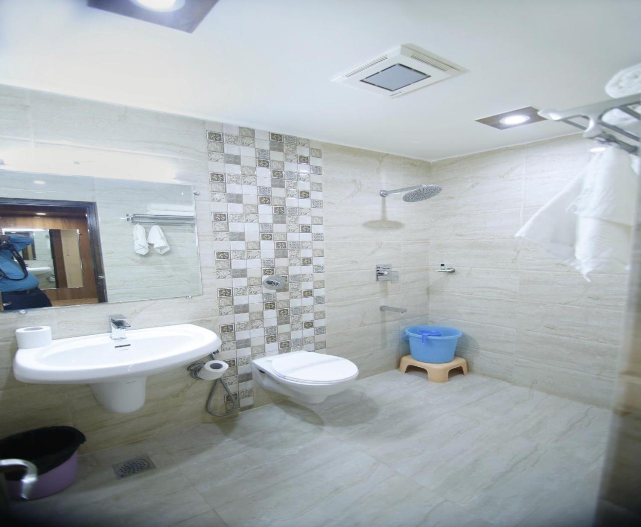 Hotel Sheetal Regency,Near Janambhumi Матура Екстериор снимка