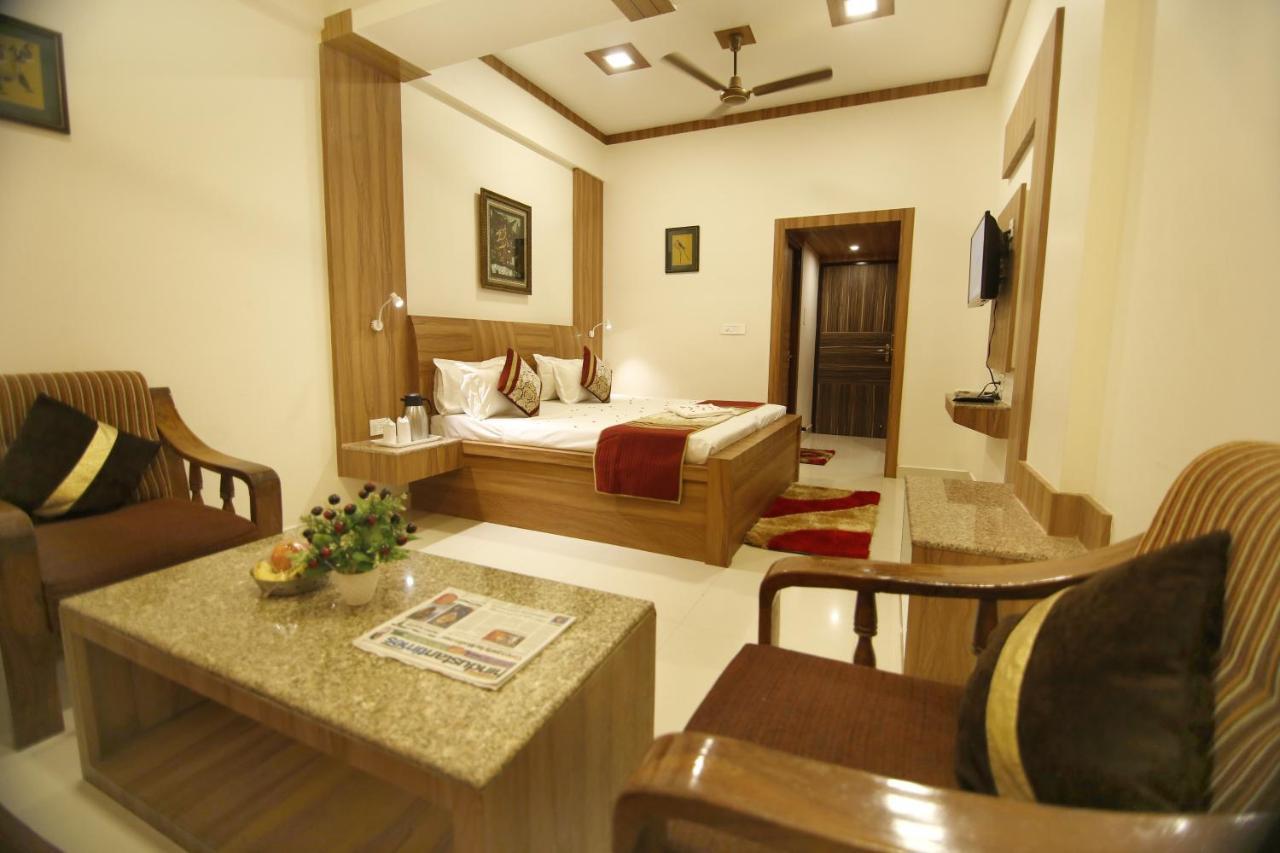 Hotel Sheetal Regency,Near Janambhumi Матура Екстериор снимка