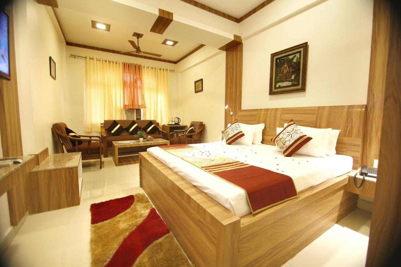 Hotel Sheetal Regency,Near Janambhumi Матура Екстериор снимка